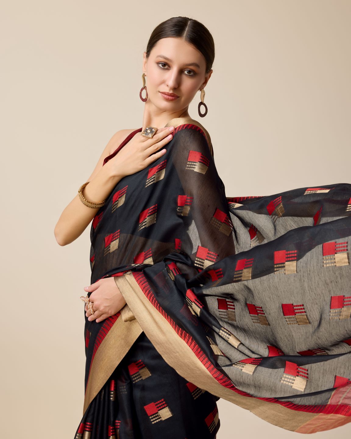 Fabrica Vibe Handwoven Bengal Cotton Saree in Black & Red with Woven Geometric Motifs