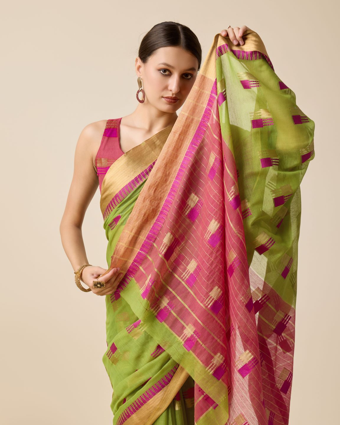 Fabrica Vibe Handwoven Bengal Cotton Saree in Parrot Green & Pink with Woven Motifs