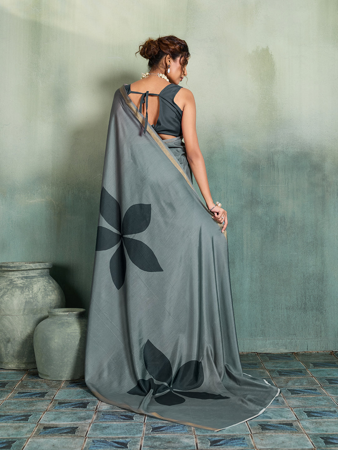 Fabrica Vibe Grey Handwoven Cotton Saree with Charcoal Floral Motifs