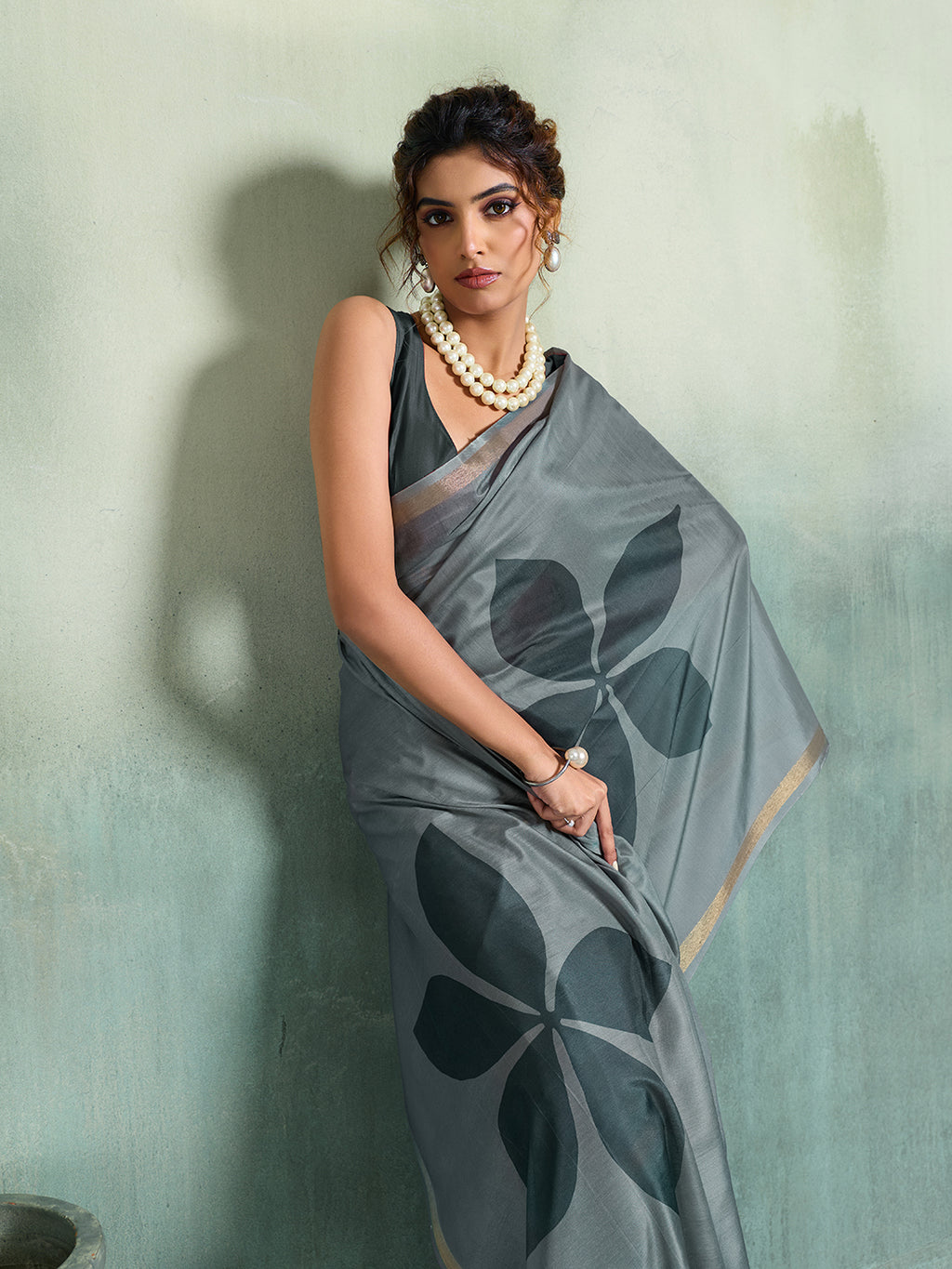 Fabrica Vibe Grey Handwoven Cotton Saree with Charcoal Floral Motifs