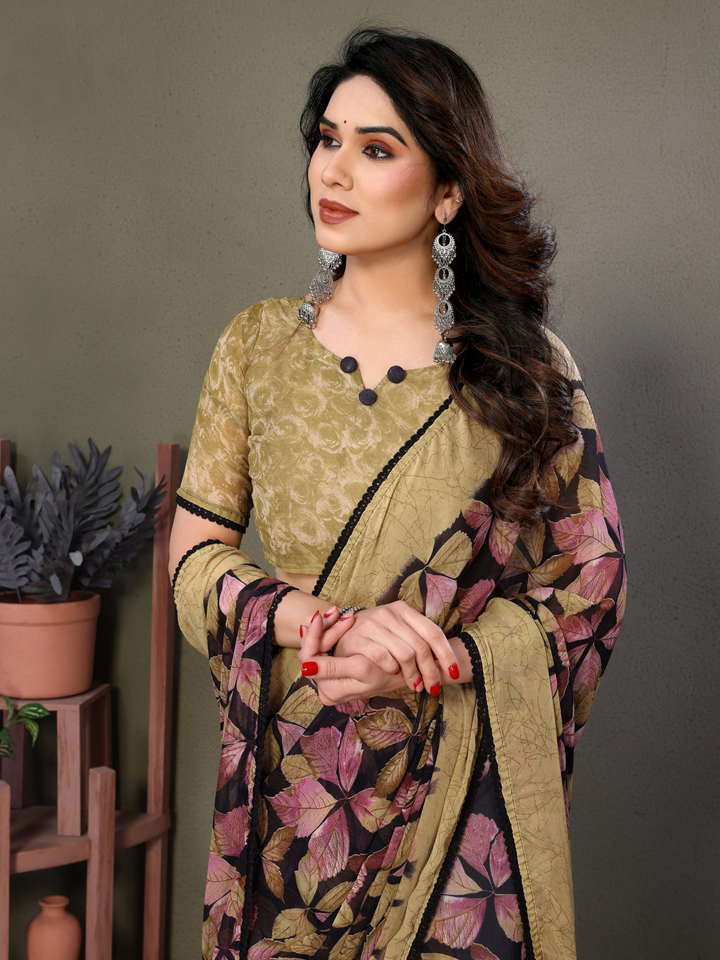 Fabrica Vibe Beige & Black Floral Printed Chiffon Saree with Unstitched Blouse Piece