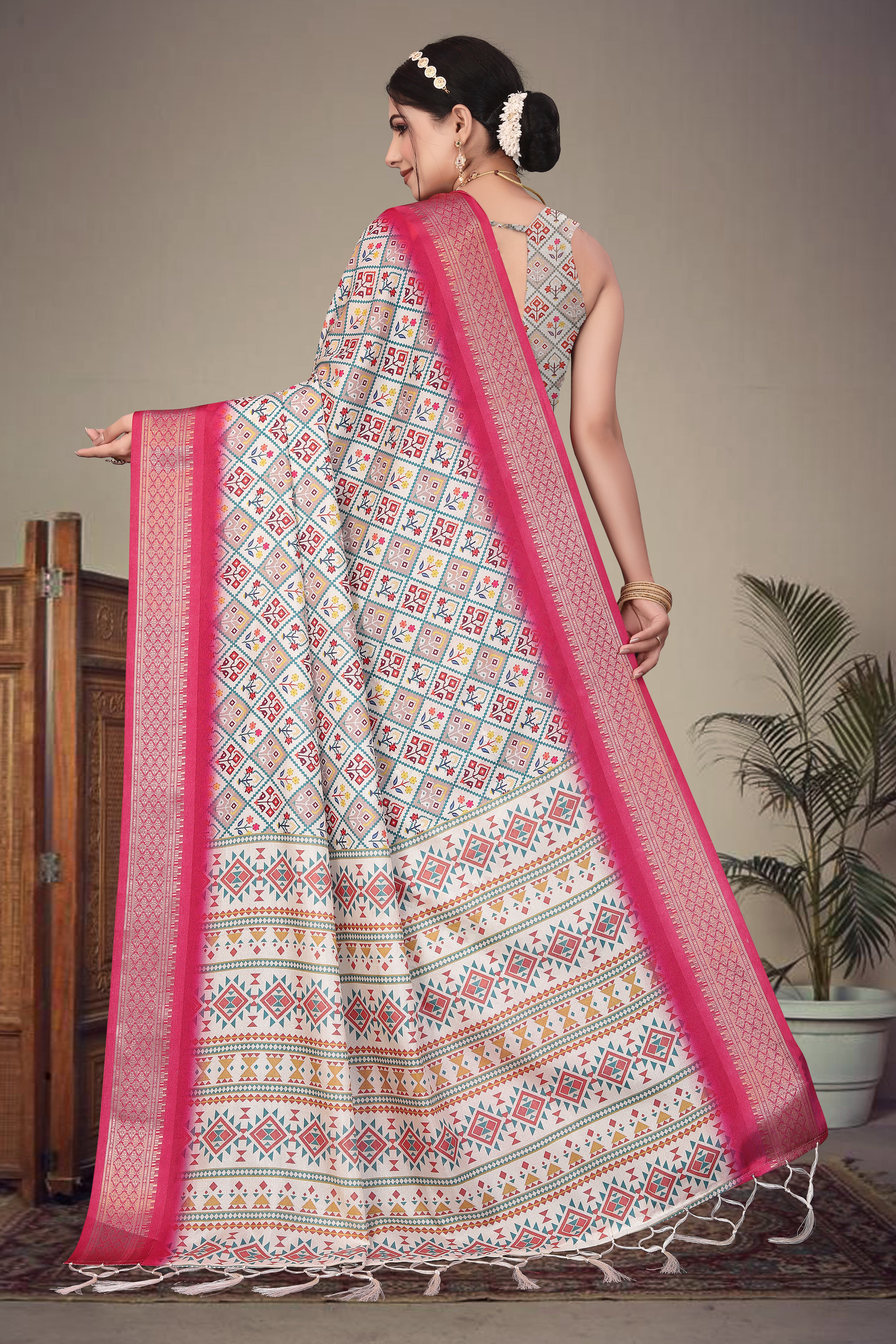 Fabrica Vibe Handwoven Bengal Cotton Saree with Traditional Geometric Woven Design – Rani Pink Border