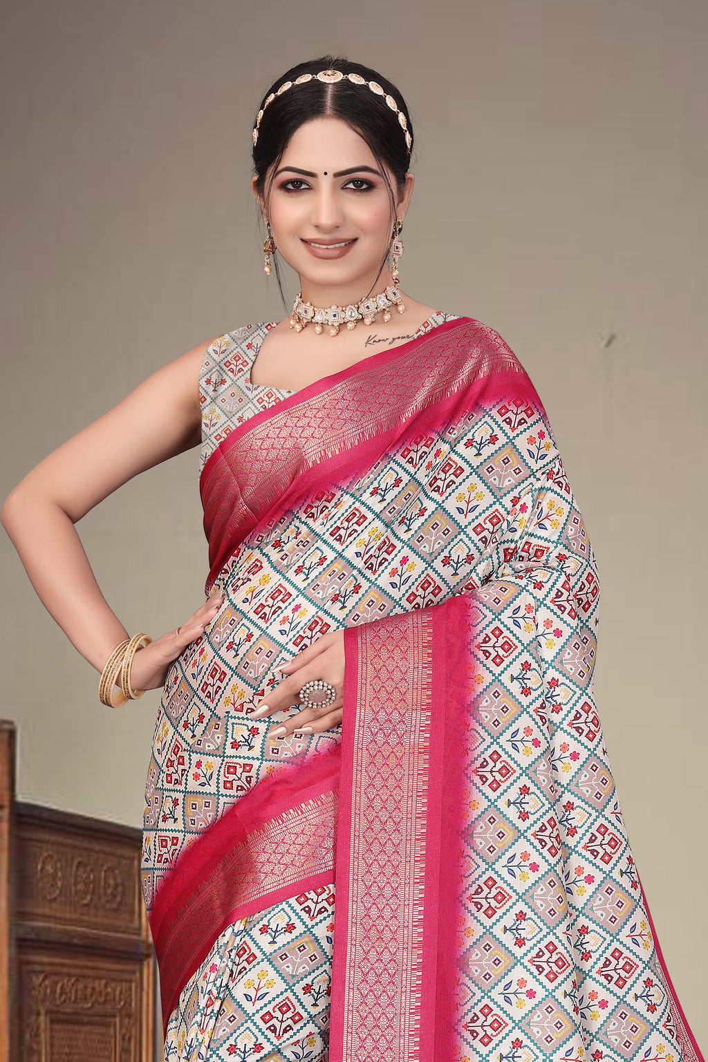 Fabrica Vibe Handwoven Bengal Cotton Saree with Traditional Geometric Woven Design – Rani Pink Border