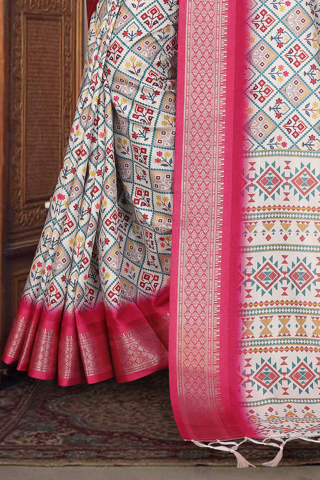 Fabrica Vibe Handwoven Bengal Cotton Saree with Traditional Geometric Woven Design – Rani Pink Border