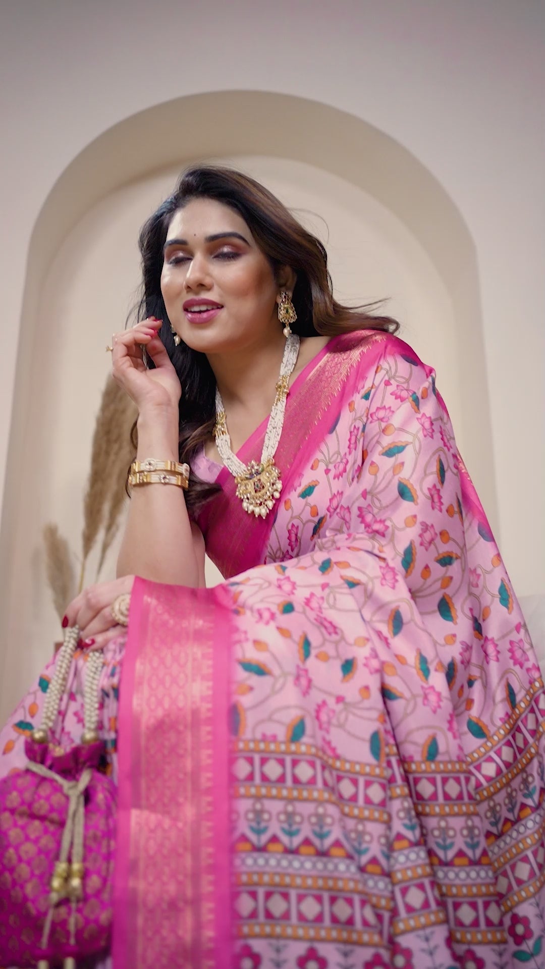 Fabrica Vibe Baby Pink Cotton Handwoven Floral Saree with Woven Border